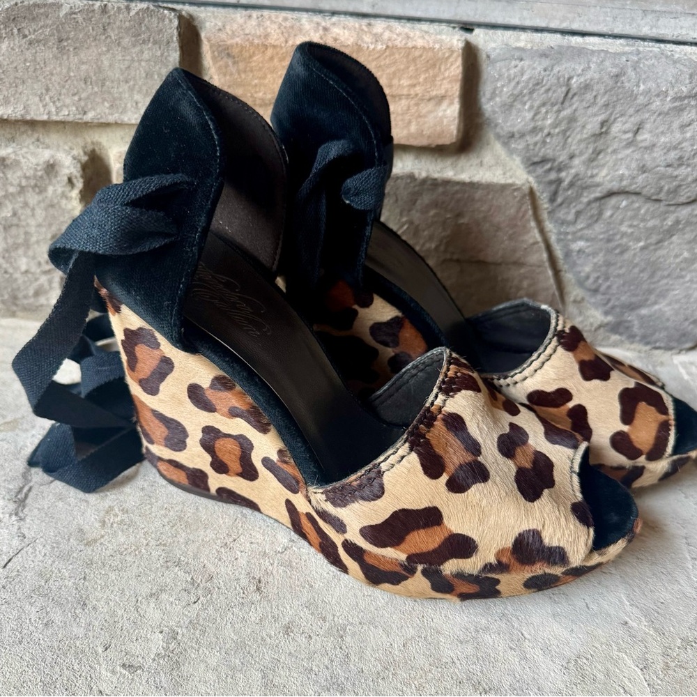 Stuart Weitzman x Theodora & Callum Leopard-Print Wedge Sandals Size 7 - Picture 2 of 9